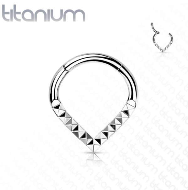 Traanvormige Titanium Segmentring met Piramidepatroon - Afbeelding 3
